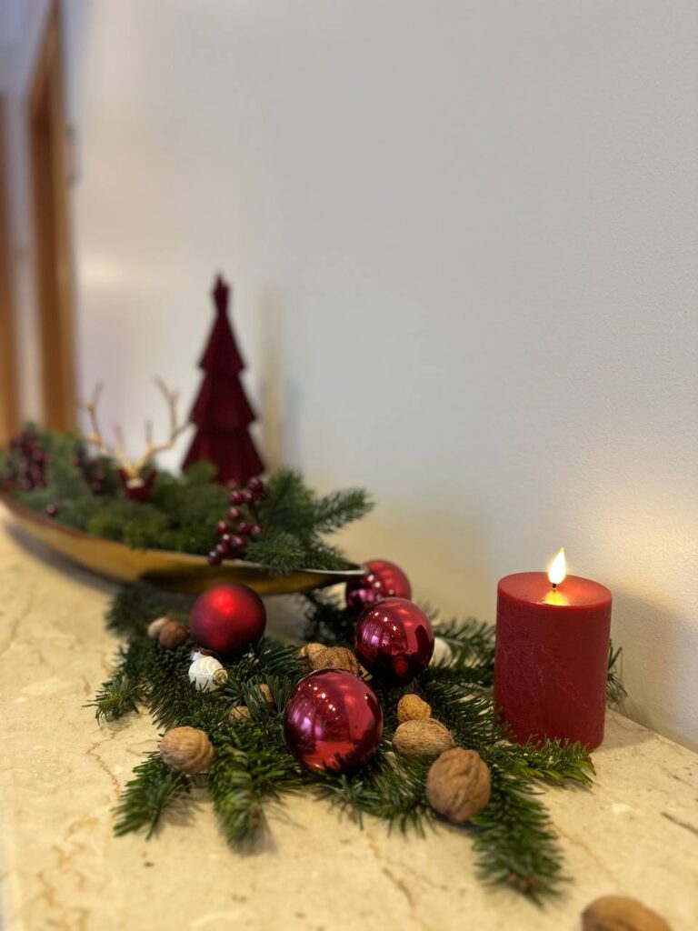Adventsgesteck mit Kerze