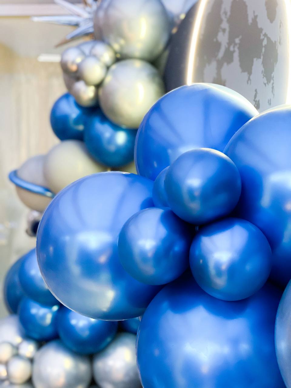 Chromballons in Blau