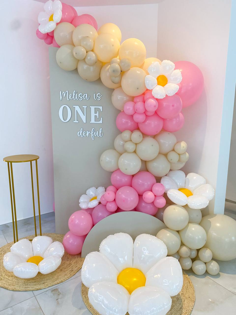 Babyshower mit Gänseblümchen