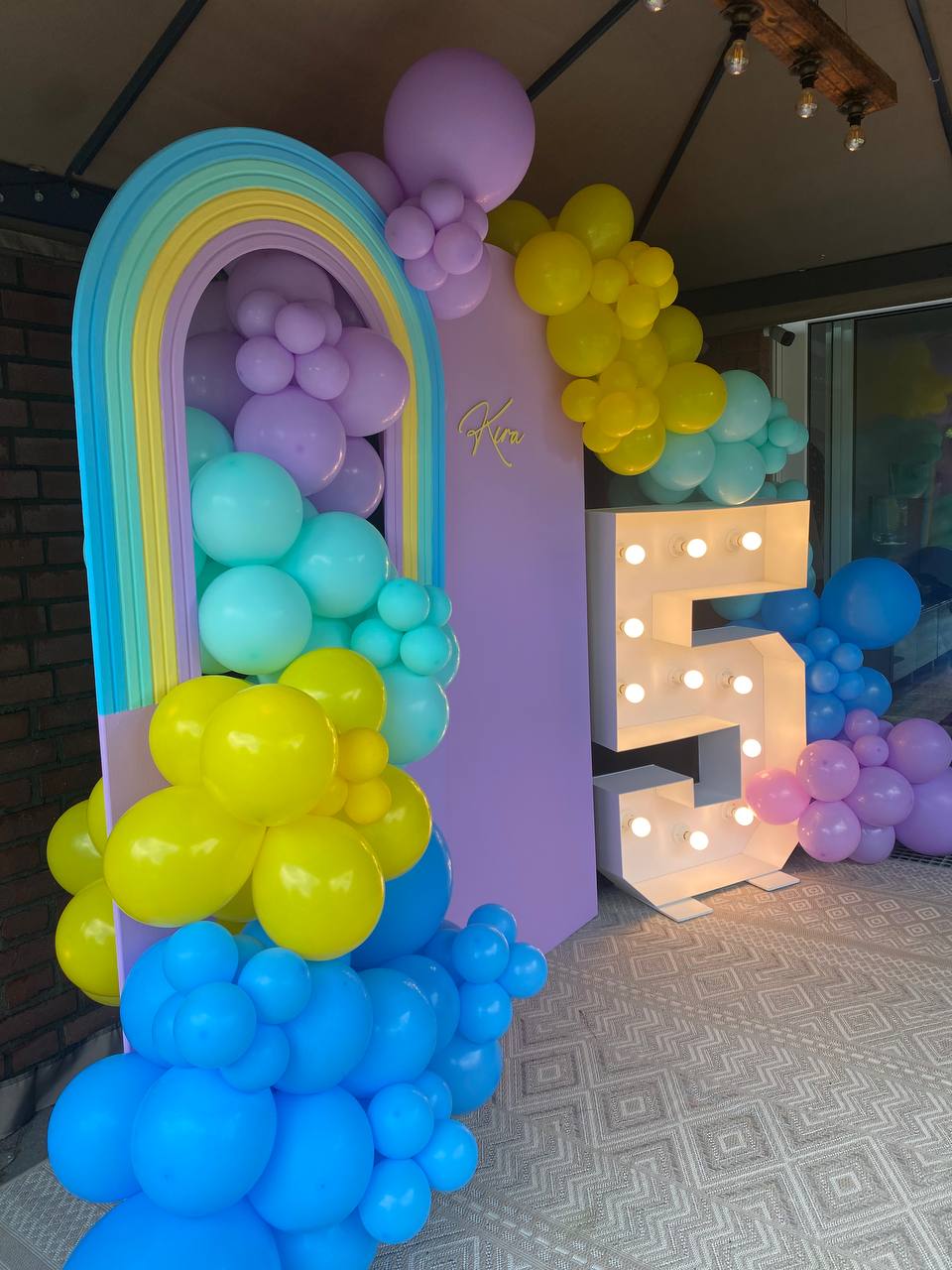 Regenbogen-Ballonbogen